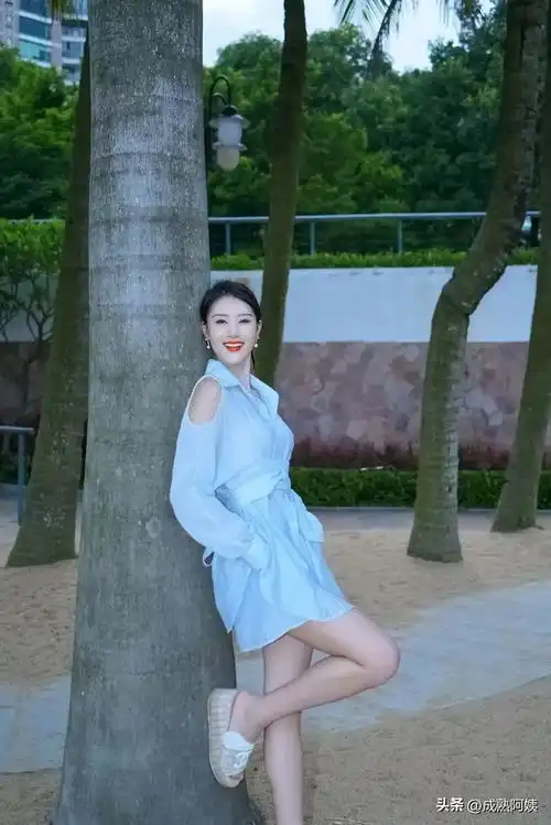 高颜值美女来袭笑容甜美,温柔又大方