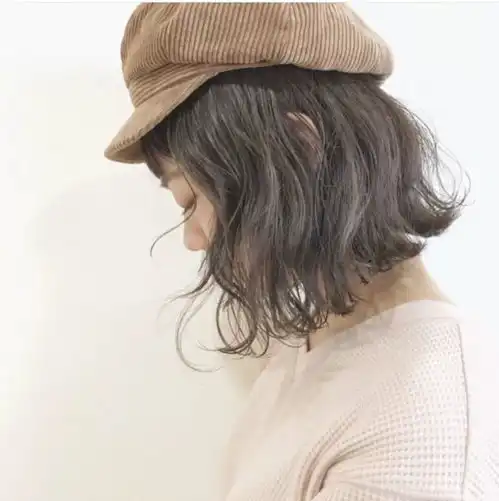 春天适合戴帽子的短发