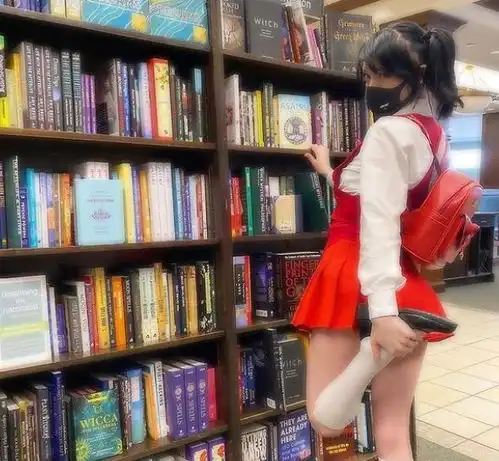 愤怒欧美白人流行假扮东亚幼女,拍擦边视频赚百万流量