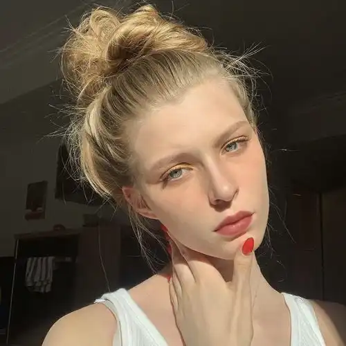 ins高级感女生头像