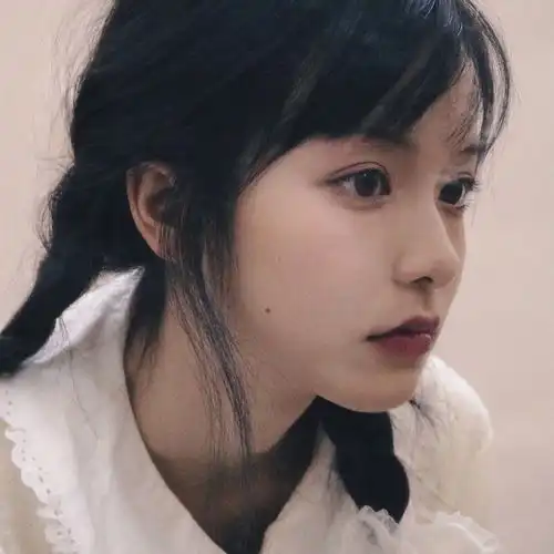 女生头像.answeringthedoor