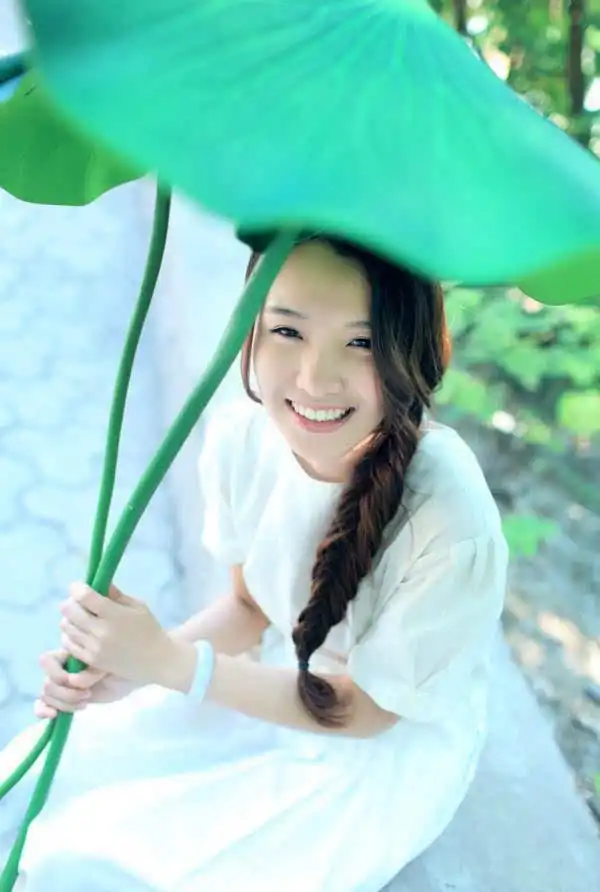 没有你我的世界如入黑洞小清新女生图片