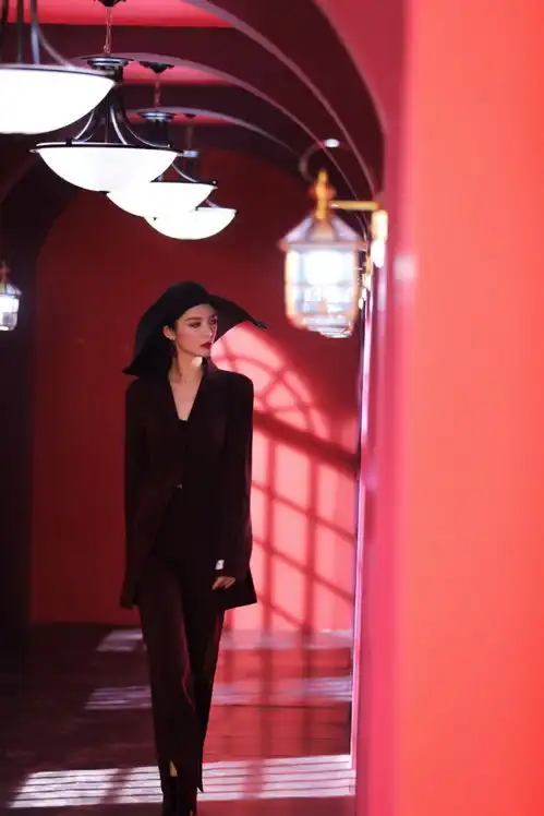 头像女生戴帽子霸气浊酒