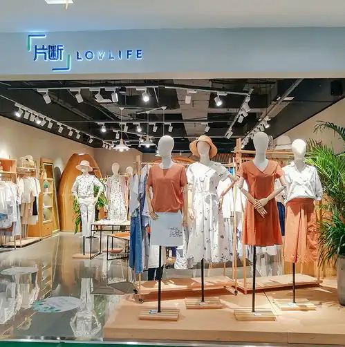 片断女装产品图片片断女装店铺装修图片