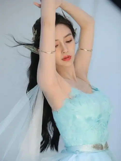 babycos精灵,拍全身照时她脚上的鞋抢镜,这是对宝妈最大的尊重