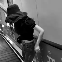 变得很丧很丧的女生伤感哀伤黑白头像