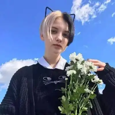 好看的欧美女生微信头像,装出万事顺遂的样子