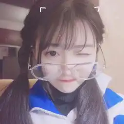 戴眼镜美女头像短烫发古