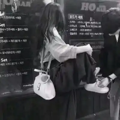 女生哭的头像高冷霸气情