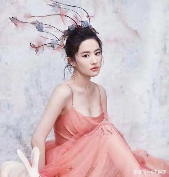 女明星尝试短发就是翻车现场宋祖儿港味十足,佟丽娅直接封神