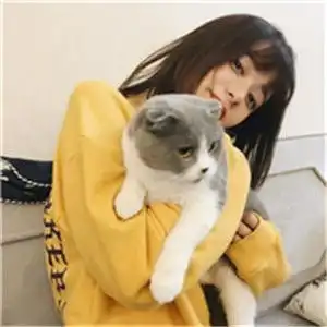 头像穿绿衣服小女孩托腮