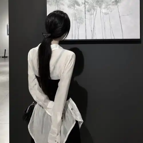 暗黑高冷头像女背影真人