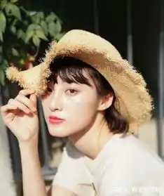 换上夏天的清爽,短发瞬间化身小脸美人