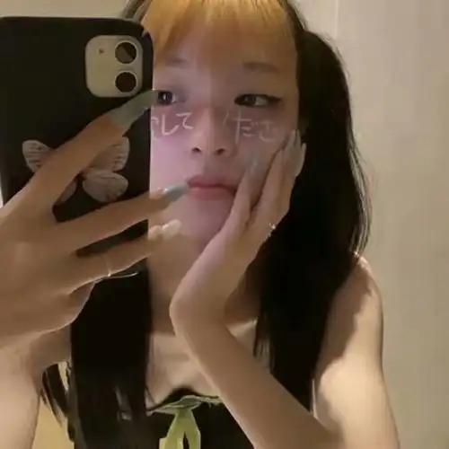女生头像今年的风吹散了好多人