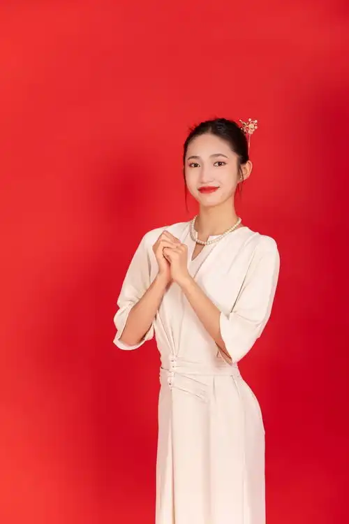 时尚造型新年龙年春节美女人物摄影图摄影图