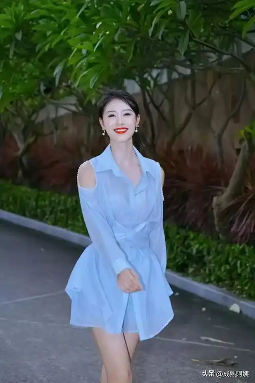 高颜值美女来袭笑容甜美,温柔又大方