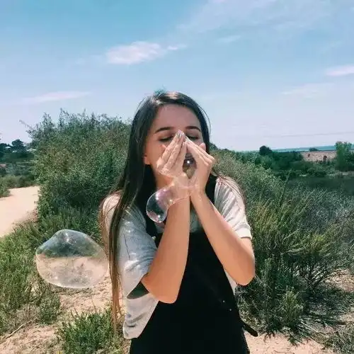 女生换了个成熟的头像神