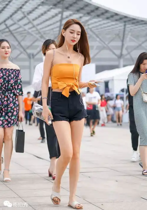 个性紧身装牛仔热裤魅力韩范穿搭