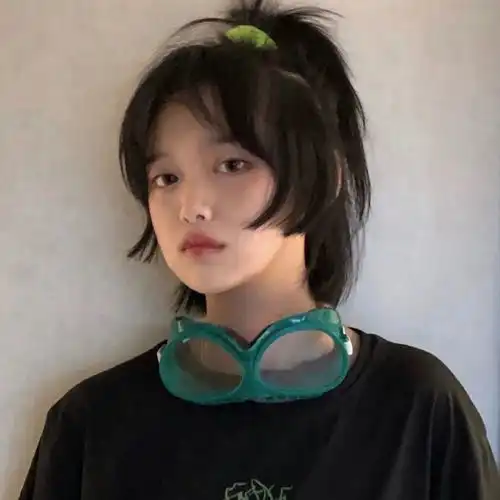 女生头像你会喜欢上经常陪你聊天的人吗