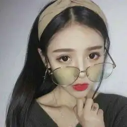 头像女生戴帽子和墨镜项