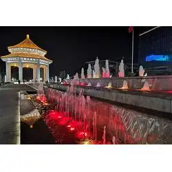 女生头像水景夜游