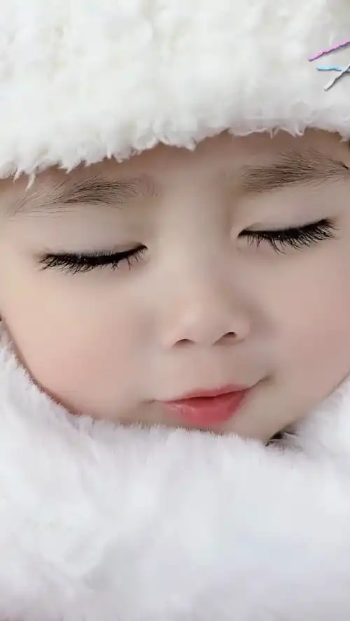 被你萌化了,孩子撒娇说,妈妈,你抱我睡觉萌娃搞笑日常小可爱已上线人类幼崽成长记