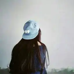 女生头像霸气背影坐地帽