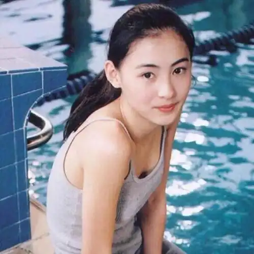 都说张柏芝喜欢耍大牌,很多人并不知道生完两孩子的她经历着什么