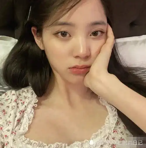 有种意外叫女明星涂高光,戚薇赵丽颖涂锁骨,看到欧阳娜娜我服