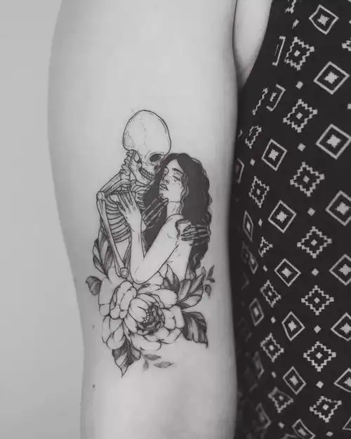 性感女生头像带纹身刺青