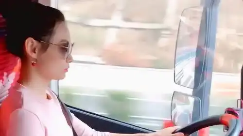开大车的美女,高冷性感,肤白貌美,身材很好,有心动的吗