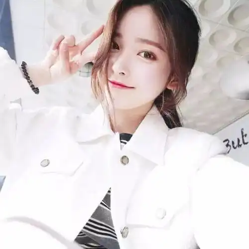 女生换了个成熟的头像tw