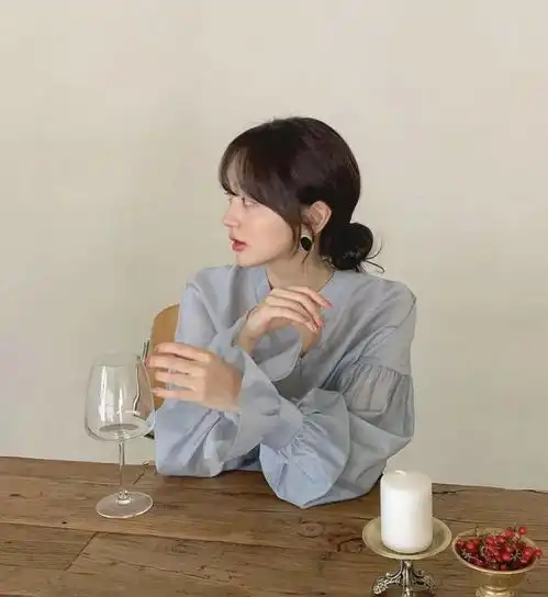 看上去贵气的女生,到底是怎么穿的