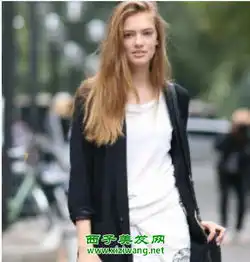 街拍长发好看吗欧美时尚的女生街拍长发发型欣赏