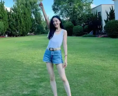 王励勤前女友身材傲人36岁皮肤白皙似少女,3年连嫁2任富豪老公
