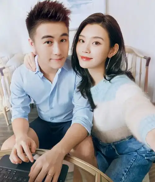 奚梦瑶分享二胎女儿衣物脸部圆润被疑做填充,花两千多买口水巾