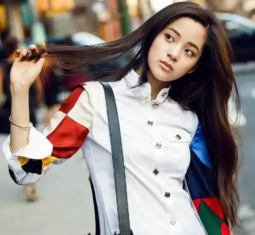 欧阳娜娜活力满满的元气少女,网友只有颜值没有演技的花瓶