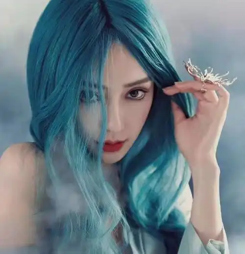 女星蓝发有多惊艳热巴御姐范鞠婧祎温柔风,杨颖化身绝美人鱼