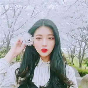 五十岁女人吉利头像森林