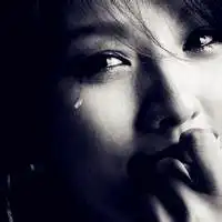 女生头像伤心落泪头像