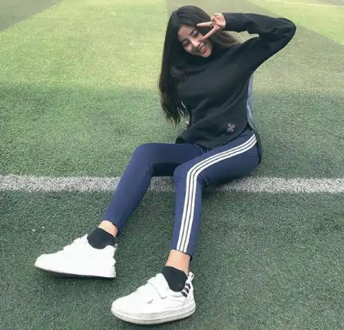 16岁越南篮球女孩走红,身材曲线凹凸有致,网友明显早熟