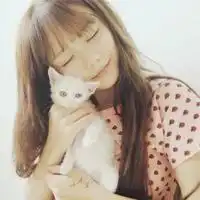 女生抱猫头像,最好不要露脸,谢谢啦