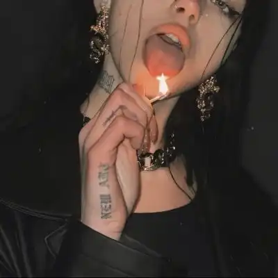 超拽霸气的女生头像