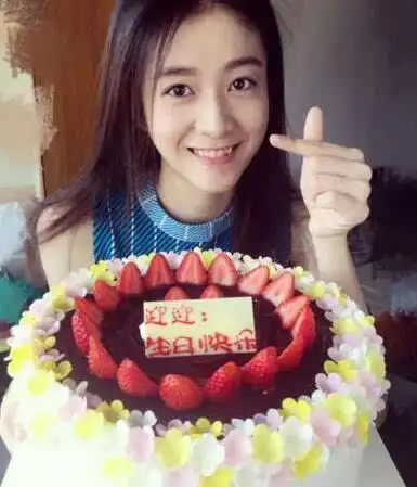 素颜美女张雪迎处女脸纯过关晓彤