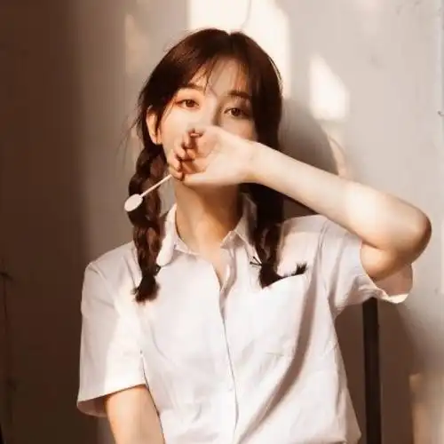 搞笑gif美女,你这是来健身房,练习芭蕾舞吗
