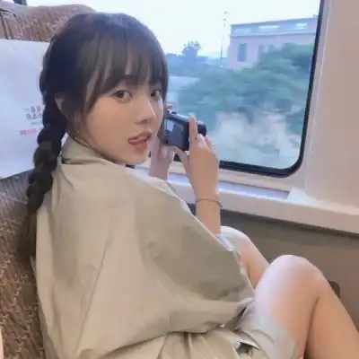 女生头像ins高级质感真人好看你知道他没那么喜欢你你却不能停止喜欢他