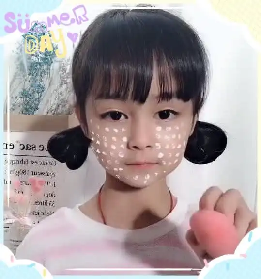 小女孩模仿妈妈化妆,步步化到精髓,看到最后网友画残了