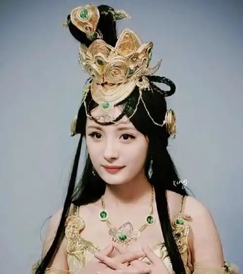 杨幂这组图我还是第一次见妩媚动人,真有风情美