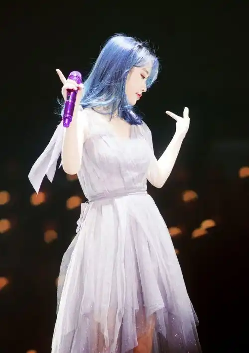 iu李知恩私服简单休闲,满满的甜美风,小个子女孩get起来