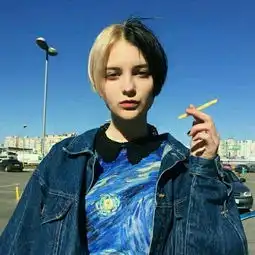 求问这个女孩是谁